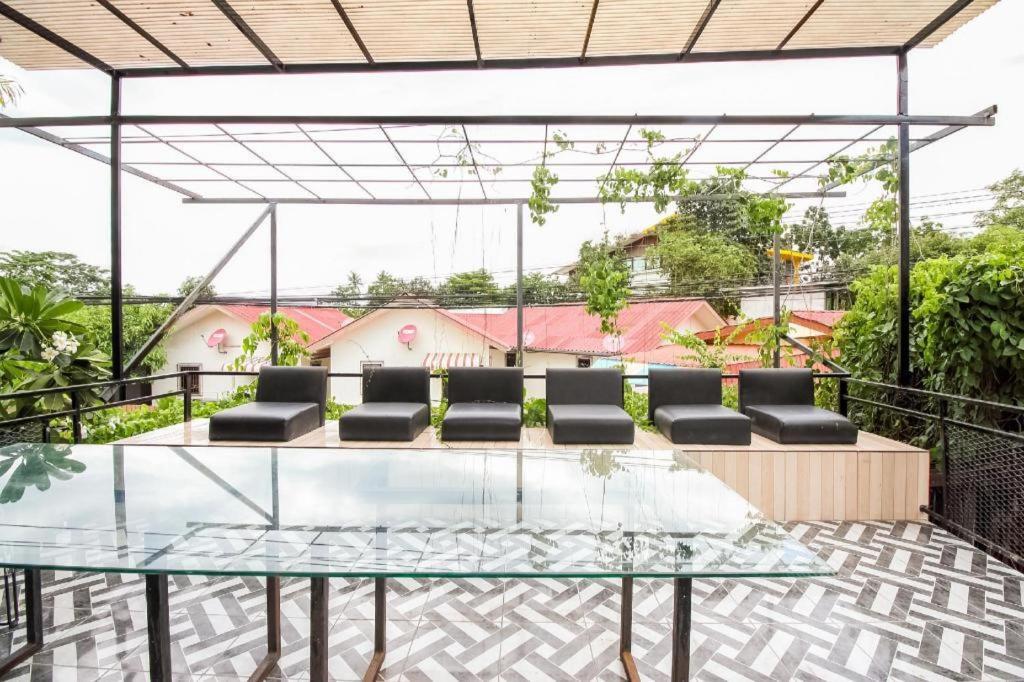 Oyo 271 The Resort Romklao Bangkok Kültér fotó