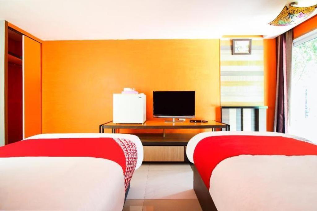 Oyo 271 The Resort Romklao Bangkok Kültér fotó