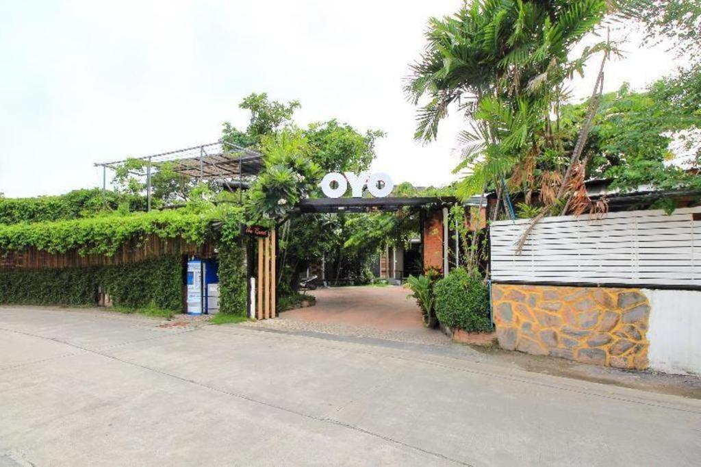 Oyo 271 The Resort Romklao Bangkok Kültér fotó