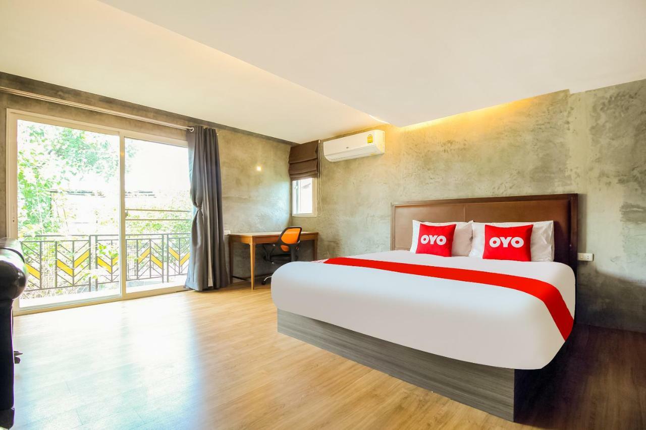 Oyo 271 The Resort Romklao Bangkok Kültér fotó