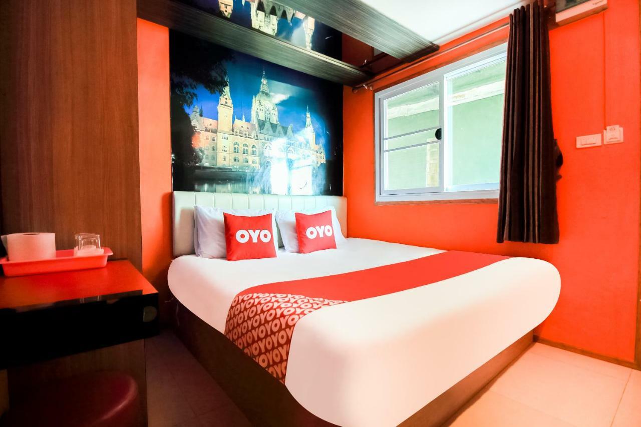 Oyo 271 The Resort Romklao Bangkok Kültér fotó