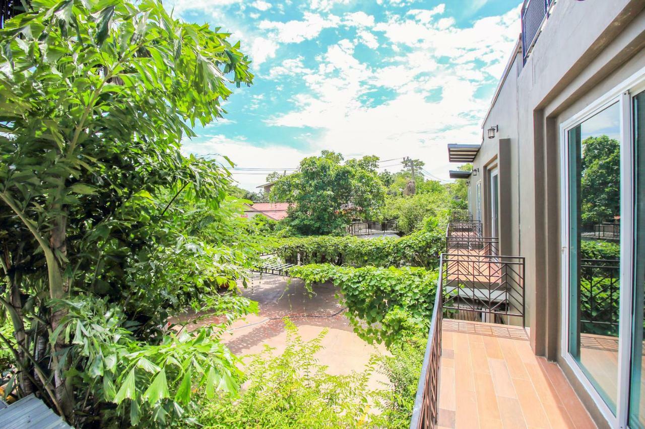 Oyo 271 The Resort Romklao Bangkok Kültér fotó